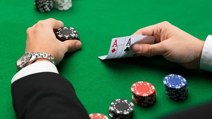 Những điểm tương đồng giữa xì tố và poker